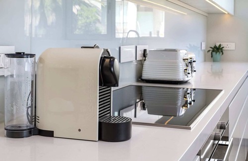 Camps Bay Apartment | Luxurious Apartment in Bakoven (Boulders Views)