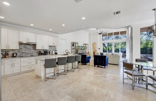 Ocean Ridge Villa | Luxurious Beach Home/Walk To Fun Beach/Gamer Room/Mins. to Downtown DelRay/WiFi