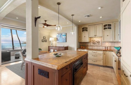 Wailea Condo | Luxurious Beachfront Condo with Modern Amenities - Makena Surf Resort #E-203