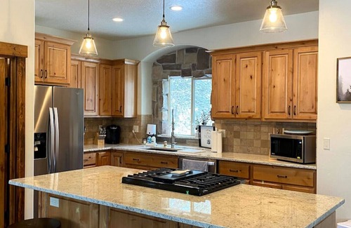 Fir Grove Estates Apartment | Luxurious Cabin with Hot Tub, Large Yard, Fire Pit