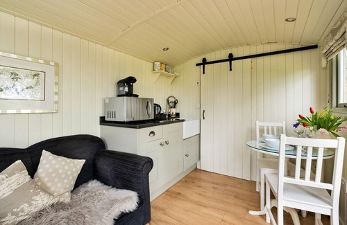 Nordley Cottage | Luxurious camping cottage in Nordley, No Deposit