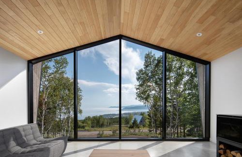 La Malbaie Ski Chalet | Luxurious Chalet with Pool, Sauna, Spa & Amazing View