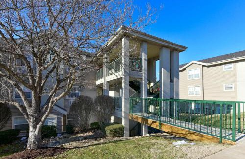 Branson Apartment | Luxurious Condo at Holiday Hills Resort - Beautifully Updated and Affordable - Family Amenities - No Steps