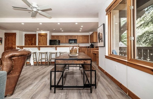 Edwards Condo | Luxurious Condo Gated Community Pool Hot Tubs