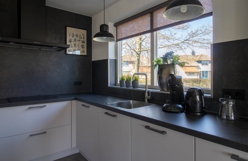 Makkum Cabin | Luxurious detached villa with patio above the water
