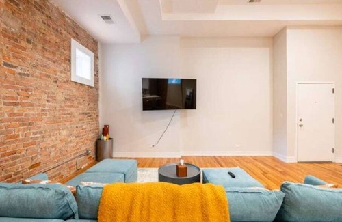 Lower West Side Apartment | Luxurious Downtown 3 Bed 2.5 Bth