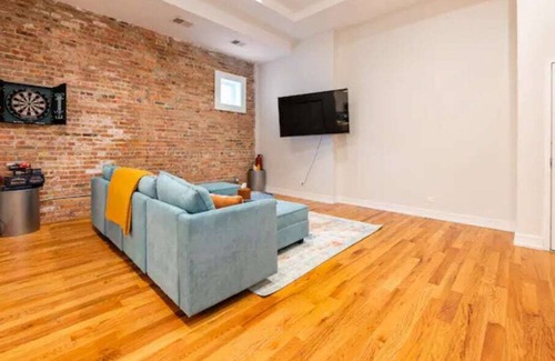 Lower West Side Apartment | Luxurious Downtown 3 Bed 2.5 Bth
