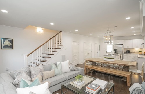 Buena Vista House | Luxurious Downtown Home w/HUGE Rooftop! 1.5m to Broadway!