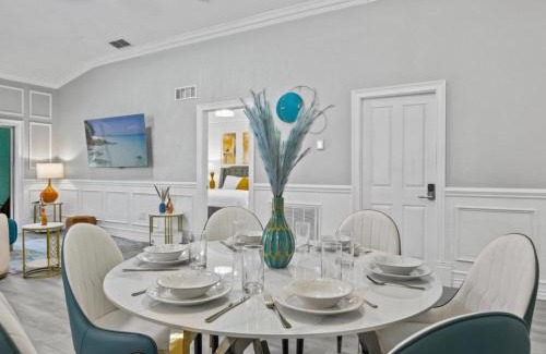 Loughman House | Luxurious , Elegant Home with 2 Master Suites and Swimming Pool