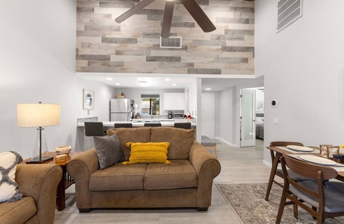 Palm Desert Condo | Luxurious Fairway Condo Resort