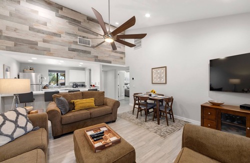 Palm Desert Condo | Luxurious Fairway Condo Resort