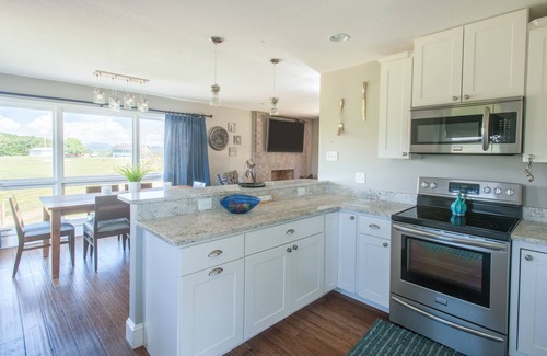 Leicester House | Luxurious Farm home in the Country with Large Outdoor living space and Hot tub!