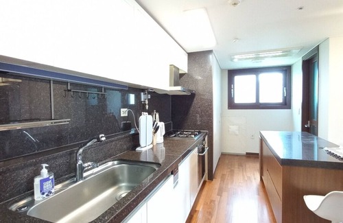 Banpo-dong Apartment | [Luxurious Gangnam Riche apt] 3Bdr 2Bath subway 2min