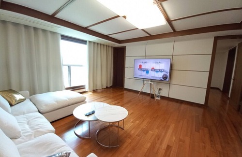 Banpo-dong Apartment | [Luxurious Gangnam Riche apt] 3Bdr 2Bath subway 2min
