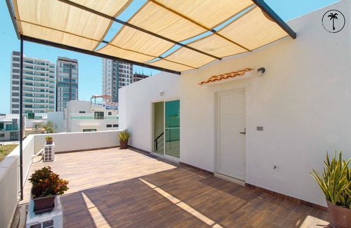 Cerritos Ski Chalet | *Luxurious Home, Beach, and Pool!*