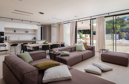 Pakostane House | Luxurious home in Pakostane