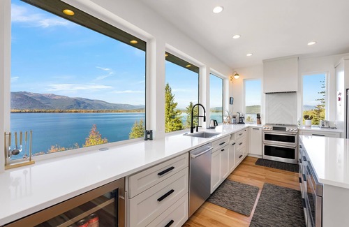 Sandpoint House | Luxurious home w/hot tub & boat slip