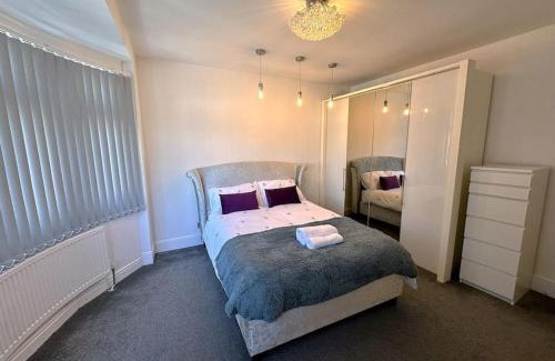 Luton Apartment | Luxurious House in Luton with free parking