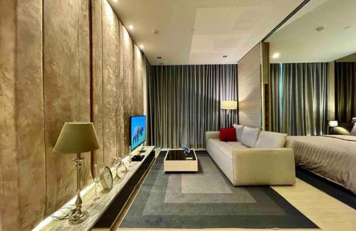Khlong Toei Nuea Apartment | Luxurious in Prime Area Bangkok (PickupService)