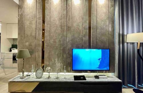 Khlong Toei Nuea Apartment | Luxurious in Prime Area Bangkok (PickupService)