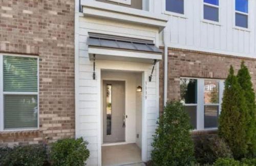 Charlotte House | Luxurious King 3BR Townhouse in Uptown Charlotte!