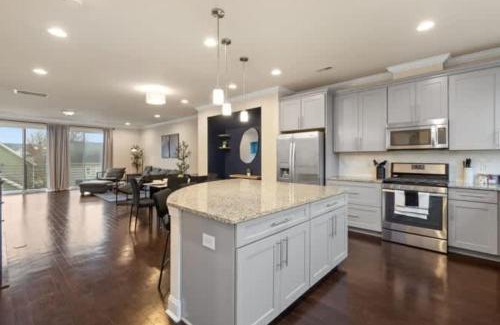 Charlotte House | Luxurious King 3BR Townhouse in Uptown Charlotte!