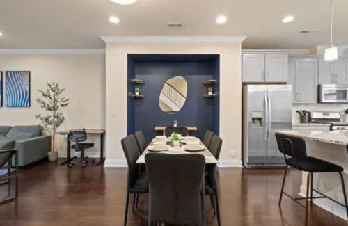 Charlotte House | Luxurious King 3BR Townhouse in Uptown Charlotte!