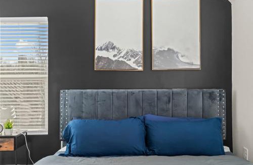 Charlotte House | Luxurious King 3BR Townhouse in Uptown CLT!