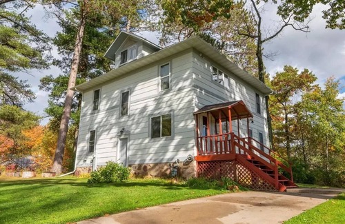 Elcho House | Luxurious Lakeside Home on Upper & Lower Post Lake Channel