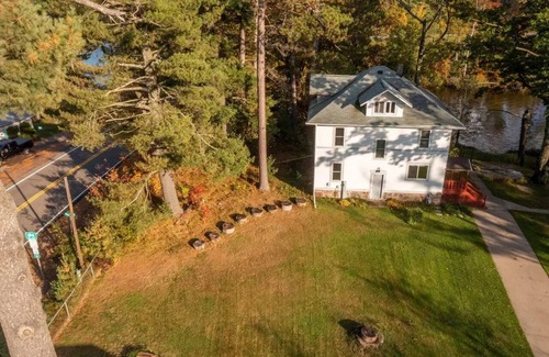 Elcho House | Luxurious Lakeside Home on Upper & Lower Post Lake Channel