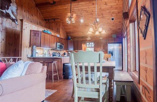 Sugar Grove House | Luxurious Mountain Retreat with Hot Tub Jacuzzi Suite & Wood-Burning Fireplace - 10 Min to Boone