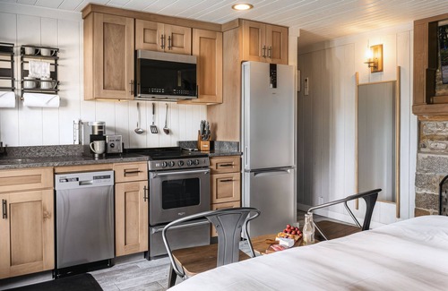 Bryson City House | Luxurious Mountain Home Views Hot Tub Fire Pit Game Room Walk to Town