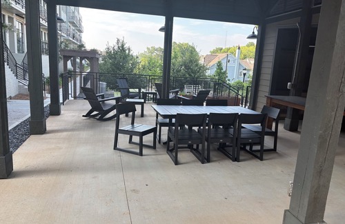 Westside House | Luxurious multilevel bungalow in the heart of bustling West Midtown Atlanta.