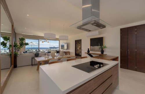 El Tezal House | Luxurious New 3BR Condo with Ocean and Arch Views