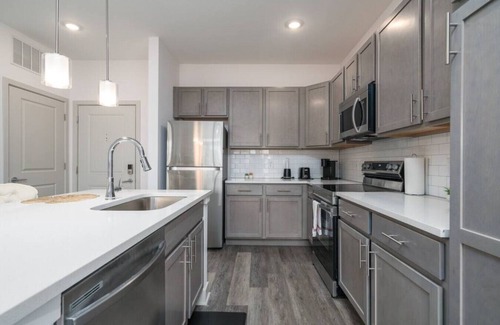 Whitestown Apartment | Luxurious One Bedroom Whitestown