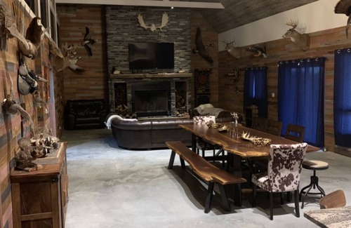Girard Cabin | Luxurious Otter Pointe