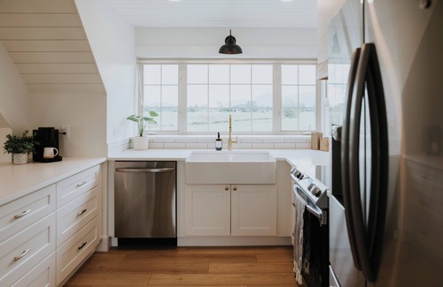 Popkum House | Luxurious PNW loft with/panorama mountain views.