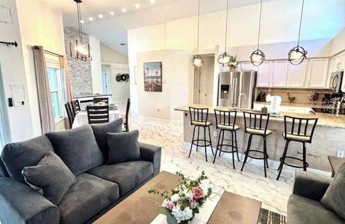 Town 'n' Country House | Luxurious Relaxation Home - Pool Games/8PPL-4BR