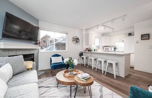 Harvie Heights Apartment | Luxurious Retreat/Hot Tub/Mountain View/4 Beds