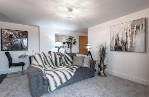 Diglis Apartment | Luxurious river view apartment with terrace
