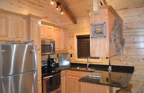 Shreveport Cabin | Luxurious Romantic Log Cabin North of Shreveport