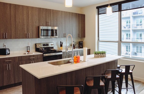 Downtown Louisville Apartment | Luxurious Spacious Apartment in the Heart of Downtown! King Bed, Gym, Pool!