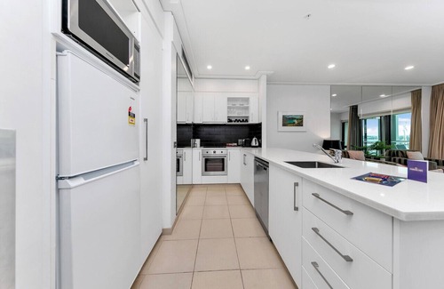 Auckland Central Business District Apartment | Luxurious & Spacious Living w/Breathtaking Views