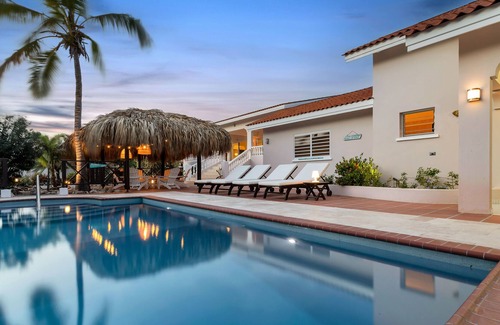 Kralendijk Villa | Luxurious, Spacious, Private Villa with Magna Pool & Magnificent Tropical Garden