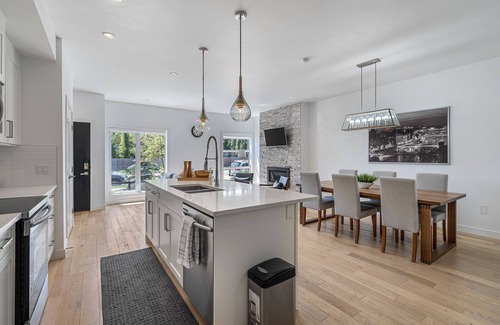 Hillhurst House | Luxurious Spacious Private House near City Centre