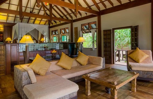 Nuea Khlong Villa | Luxurious direct beachfront villa with sweeping views of Phi Phi Island