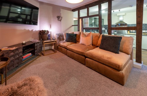 Shrewsbury Apartment | Luxurious Town-centre entire Apartment