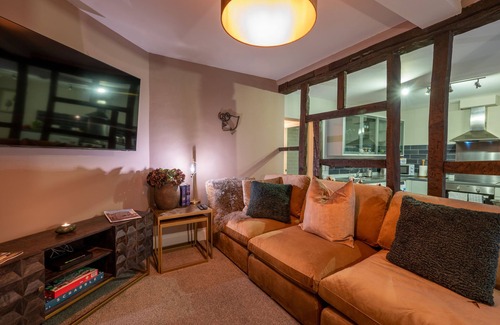 Shrewsbury Apartment | Luxurious Town-centre entire Apartment
