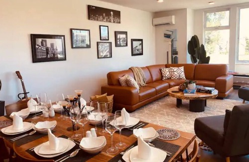 East Queen Anne House | Luxurious Urban Getaway, View/Walk To Attractions