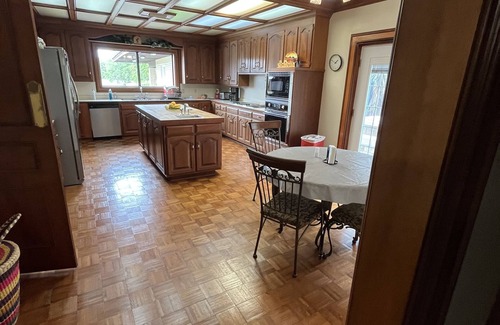 Harlingen Villa | Luxurious villa near South Padre Island and Mexico. Sleeps 16! Pool & hot tub!